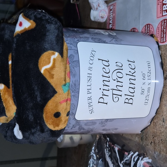 🎄Gingerbread Plush Blanket 50" x 60" - Picture 3 of 3